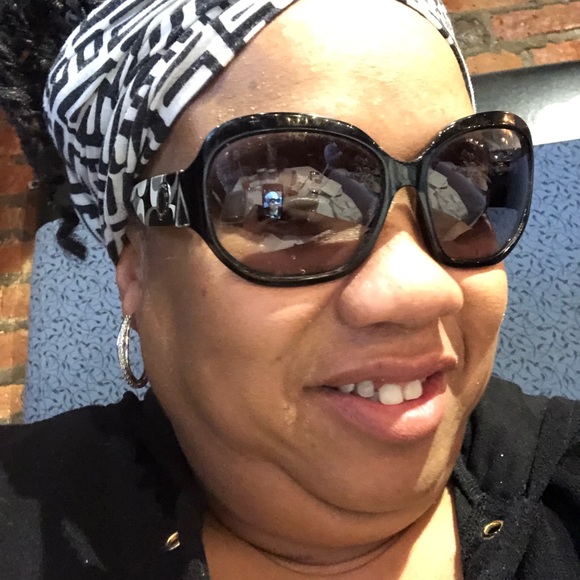 Meet your Posher, Kecia - Picture 2 of 2